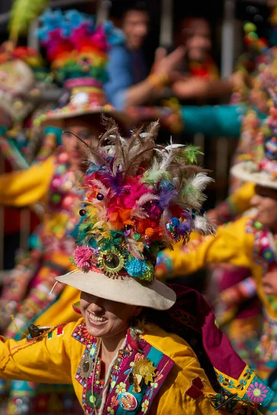 Oruro Bolivia Fevereiro 2017 Dançarina Tinkus Trajes Coloridos Apresentando Carnaval — Fotografia de Stock