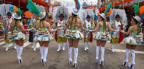 Oruro Bolívia Fevereiro 2017 Dançarinas Morenadas Trajes Ornamentados Desfilam Pela — Fotografia de Stock