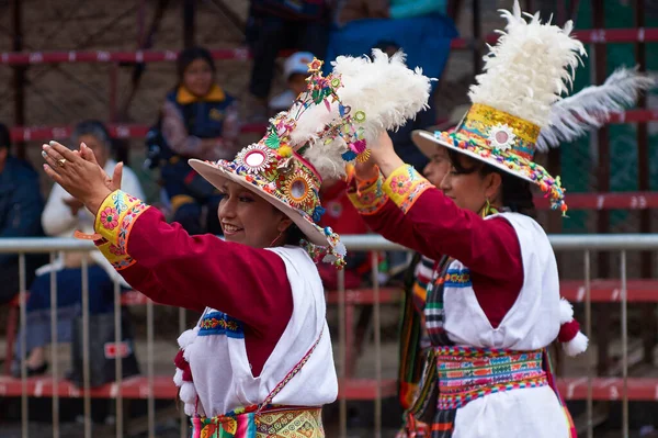 Oruro Bolivia Fevereiro 2017 Dançarina Tinkus Trajes Coloridos Apresentando Carnaval — Fotografia de Stock