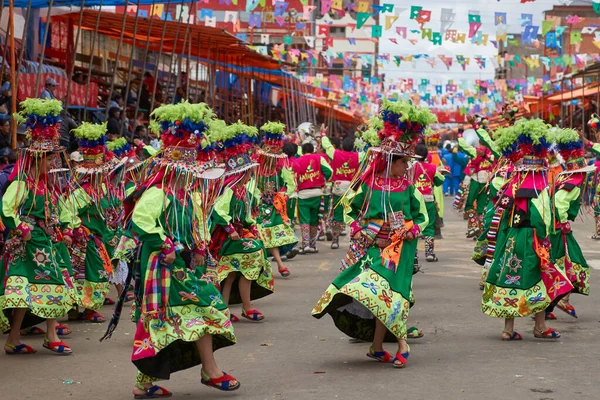 Oruro Bolivia Φεβρουαριου 2017 Χορεύτρια Πολύχρωμη Ενδυμασία Στο Ετήσιο Καρναβάλι — Φωτογραφία Αρχείου