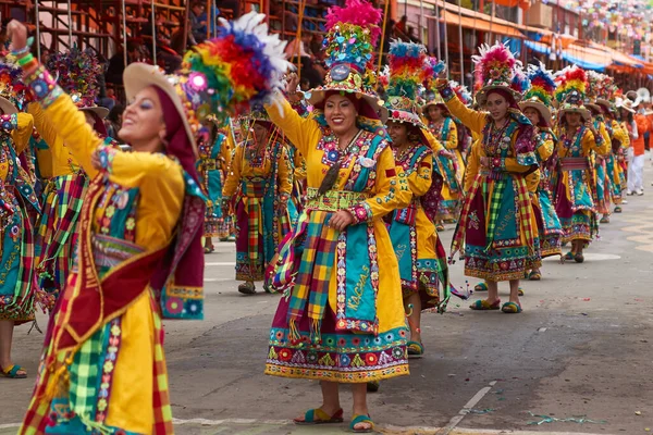 Oruro Bolivia Fevereiro 2017 Dançarina Tinkus Trajes Coloridos Apresentando Carnaval — Fotografia de Stock