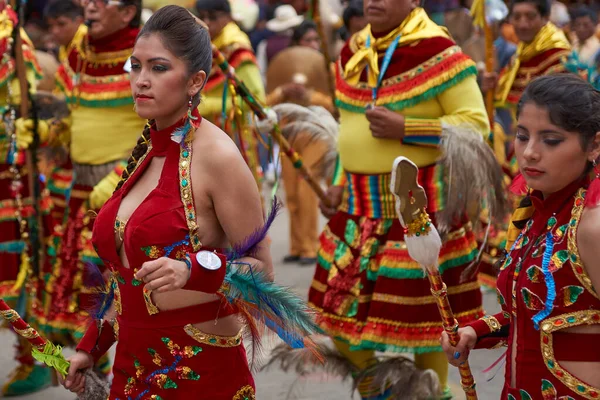 Oruro Bolívia Fevereiro 2017 Dançarinos Tabaco Trajes Coloridos Apresentando Carnaval — Fotografia de Stock