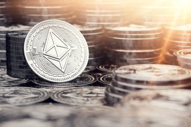 Yığın ve bulanık içinde Ethereum para yığınları atış kapatın. 3D render