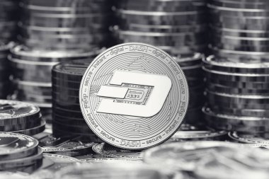 Gümüş Dash sikke yakın atış. 3D render