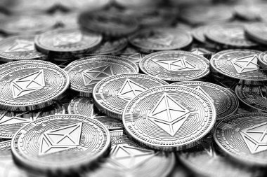 Gümüş Ethereum Eth yığını bulanık alanında kopya alanı ile bulanık closeup paraları. 3D render