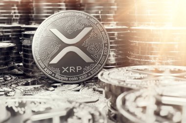 Gümüş dalgalanma Xrp yığını Mercek parlaması ile bulanık portre refah bir sembolü olarak sikke. 3D render
