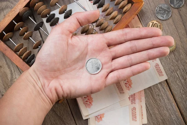 Ahşap abacus, Rus banknot ve Palm'da bir Rublesi sikke