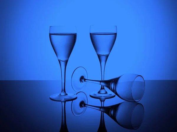 Tre Bicchieri Vino Sfondo Blu Bevanda Alcolica Una Festa Una — Foto Stock
