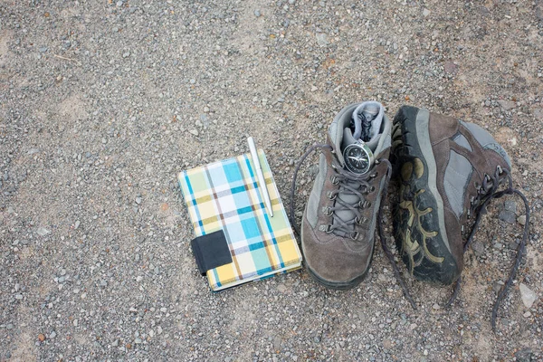 Old Shoes Compass Travel Memo Road Vintage Style — Stock Photo, Image