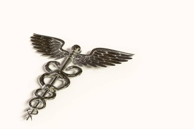 Beyaz arka plan üzerinde izole caduceus