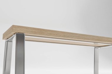 Beyaz arkaplanda izole edilmiş ahşap bank 3D illüstrasyon