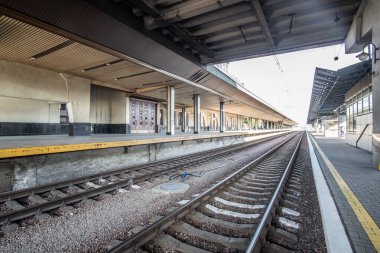 Kyiv, Ukrayna - 27 Mayıs 2020: Coronavirus karantinası nedeniyle Kiev 'deki boş merkez tren istasyonu