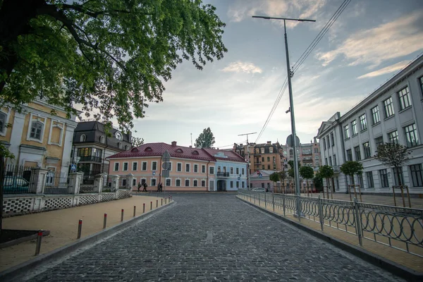 Avrupa Nın Doğusundaki Kiev Şehrinin Merkezinde Alacakaranlıkta Boş Bir Sokak — Stok fotoğraf