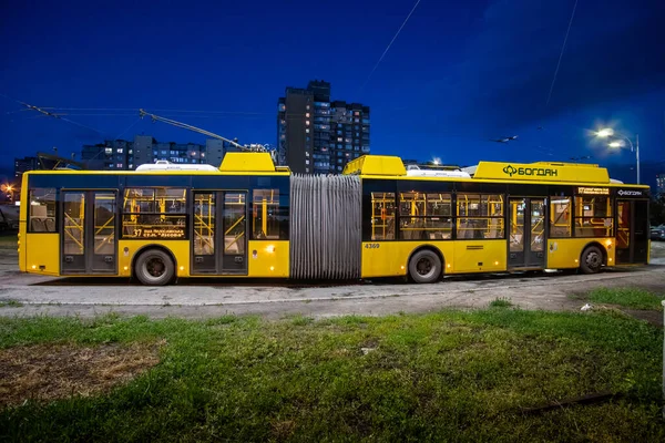 Kiev Ukraina Juni 2020 Gul Trådbuss Gatorna Kiev Bostadsområdet Trojeschyna — Stockfoto