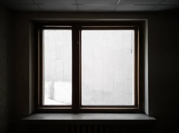 Window Overlooking Wall Silhouette Window Dark Interrior Which Wall Visible — Stock Photo, Image