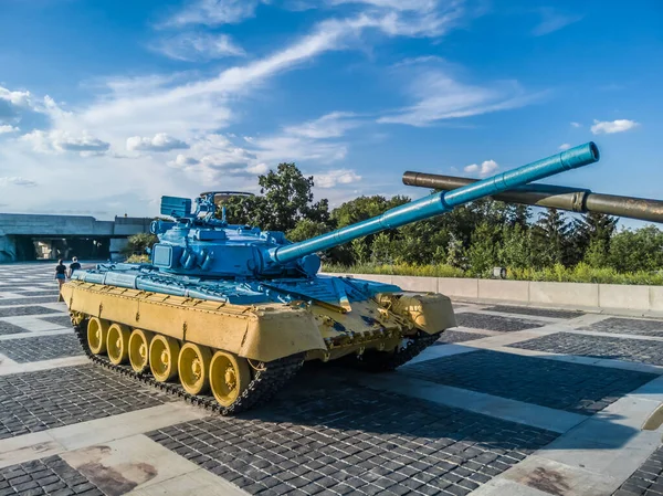 Kiev Ukraine Juni 2020 Oekraïense Tank Blauw Geel Geschilderd Tank — Stockfoto