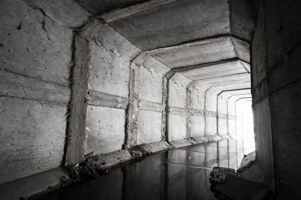 Square Concrete Drainage Tunnel Light End Shines Turn Tunnel — Stock Photo, Image