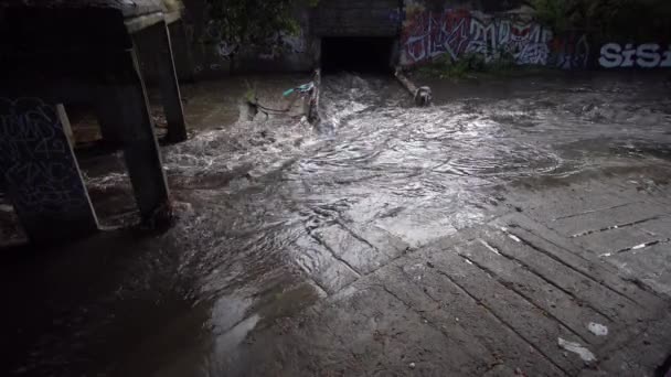 Kiev Ucrania Agosto 2020 Drenaje Masivo Durante Una Lluvia Tormenta — Vídeos de Stock