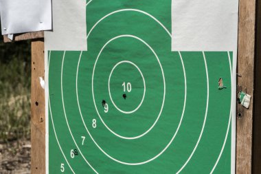 Atış talimi hedefi atış poligonunda..