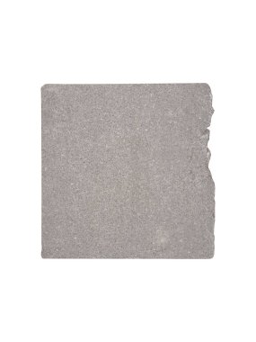 Yontulmuş kenarlı dikdörtgen gri beton fayans izole edilmiştir..