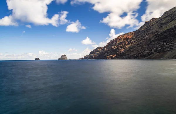 Roques Salmor Volcanic Rocks Cliff Atlantic Ocean Blue Sky White — стоковое фото