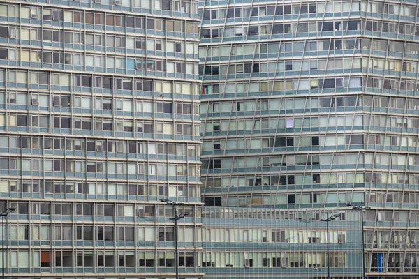 Miríada Ventanas Grandes Bloques Apartamentos Reino Unido —  Fotos de Stock