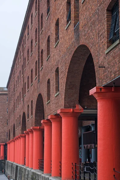 Obsadit Litinové Sloupy Viktoriánské Royal Albert Dock Liverpool Pobřeží — Stock fotografie