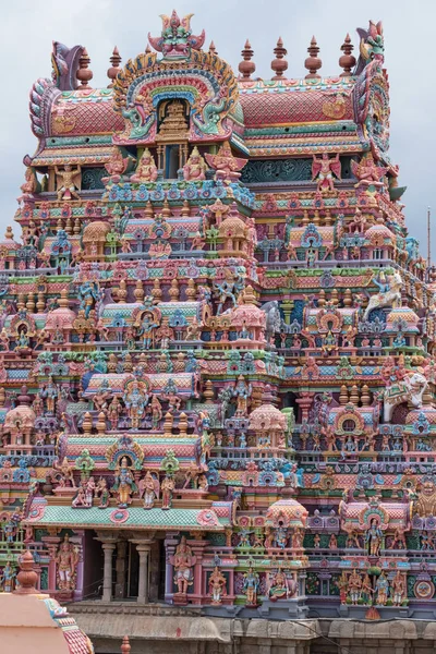 Trichy Tamil Naduのスリランガナタスワミー寺院の入り口の一つ またはゴプラムは その寺院の構造のために有名であり 鮮やかな色でゴプラム彫刻を描く地元のファッションのために有名です — ストック写真