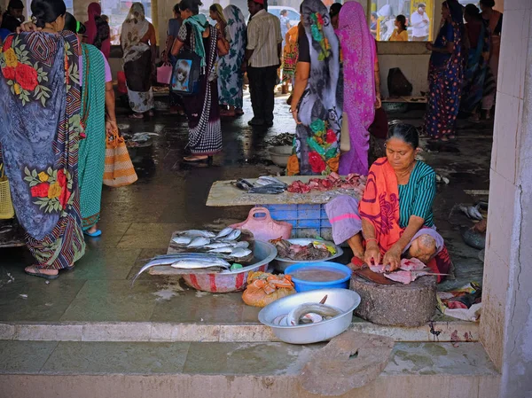 Gujarat Índia Novembro 2016 Mulher Não Identificada Que Vende Peixe — Fotografia de Stock