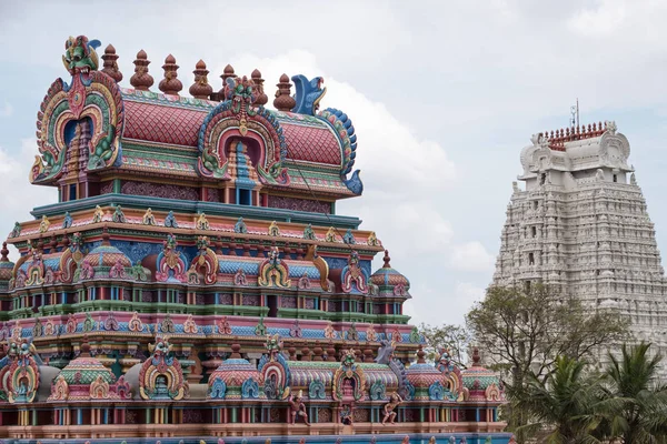 Contrast Witte Gopuram Gateway Bekend Als Vellai Gopuram Symboliseert Zuiverheid — Stockfoto