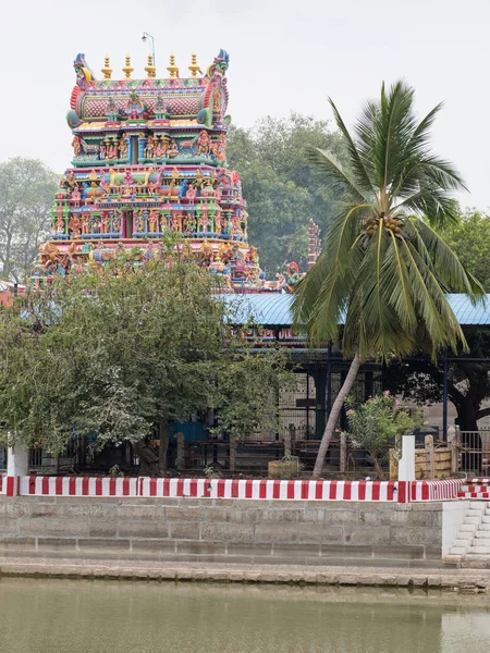 Gopuram Czyli Wieża Wejściowa Przed Świątynią Karpaga Vinayagar Pillaiyarpatti Stanie — Zdjęcie stockowe