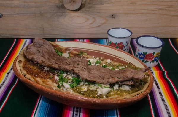 Antrojito Típico Mexicano Servido Plato Barro —  Fotos de Stock