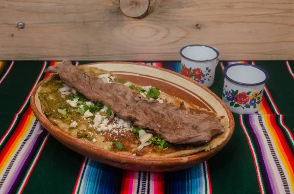 Huarache Típico Mexicano Servido Plato Barro — Foto de Stock