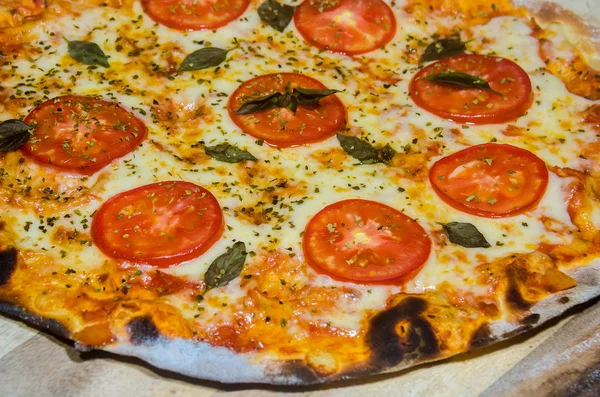 Rzemieślniczy Margherita Pizza Bliska — Zdjęcie stockowe