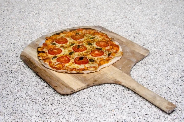 Hantverksmässiga Pizza Träplatta — Stockfoto