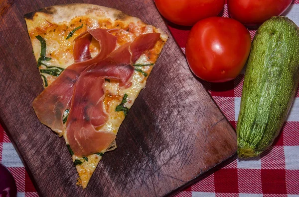 Pizza Artesanal Plato Madera — Foto de Stock