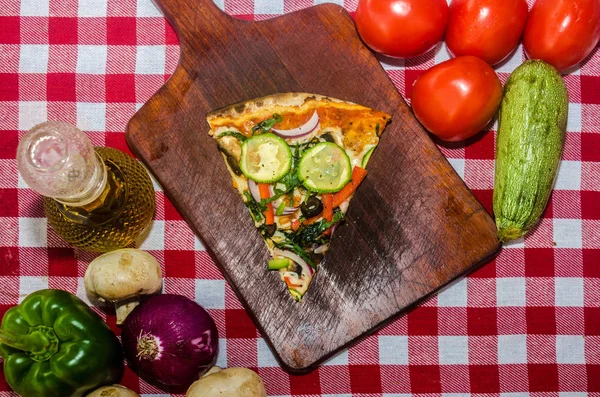 Pizza Artigianale Piatto Legno — Foto Stock