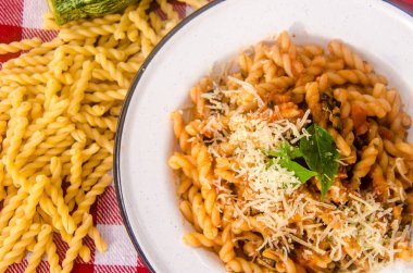 Antipasti Gemelli alla arrabbiata özel bir restoranda