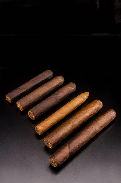 Handgjord Cigarr Tillverkade Tobak Leafs — Stockfoto