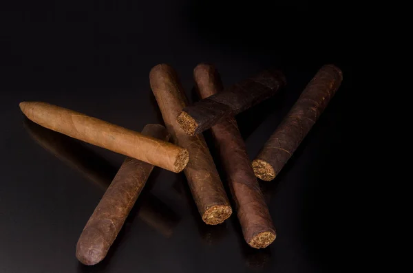 Handcrafted Cigar Made Tobacco Leafs — Stock Photo, Image
