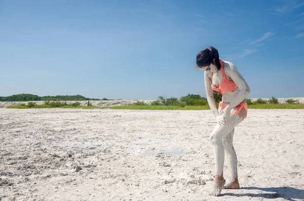 Young Woman Natural Clay Treatment Ria Lagartos Yucatan — Stock Photo, Image