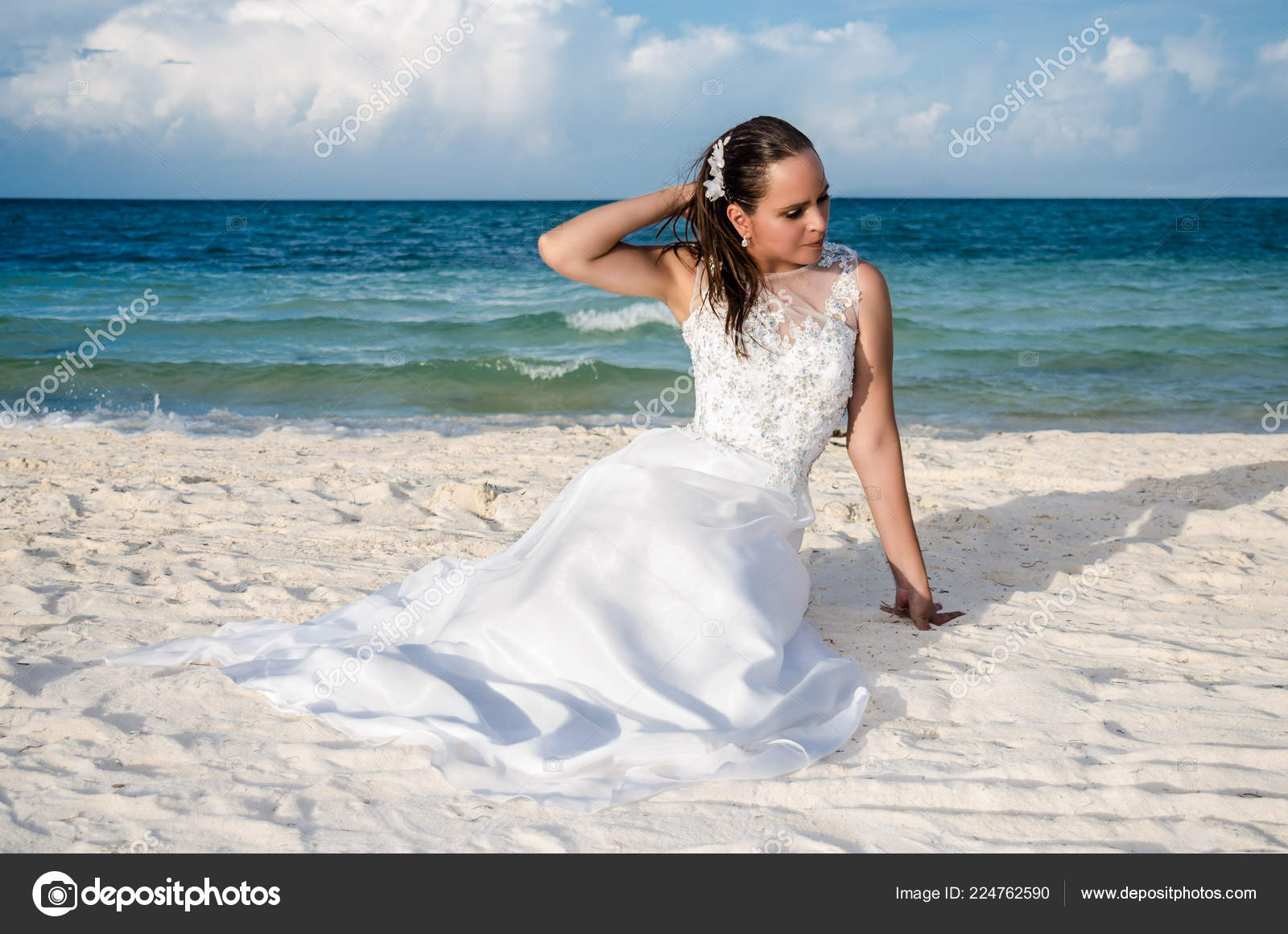 Mujer Con Playa Tropical Vestido Novia Foto Madura De — Stock Una MUGzqSVp