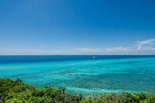 Isla Mujeres uçurumdan Karayip Denizi manzaralı manzara