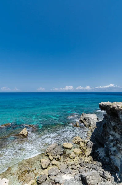 Punta Sur, Isla Mujeres 'te Karayip Okyanusu 'nun doğal manzarası