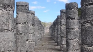 Chichen Itza'da Yüz Sütun Lar Grubu