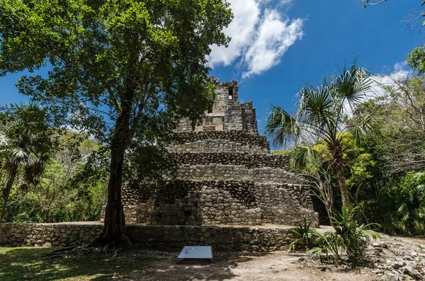 Muyil sítio arqueológico em Quintana Roo, México — Fotografia de Stock