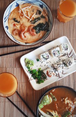 Bir restoranda, rulo ve tom çukurları, ramen, udon, Japon yemekleri Asya gıda