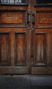 Eski giriş kapısı, ahşap kapı bir kafede, Old Town