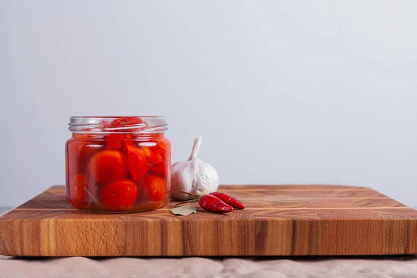 Fermenterade Tomater Ett Bord Glasburk — Stockfoto