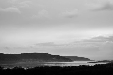 Kasvetli siyah beyaz manzara